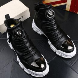 Weiße High Top-Schuhe Herren neue Trendbrettschuhe in der Höhe der Höhen, die kleine weiße Stiefel koreanische Version von Herren-Knöchelstiefeln b5