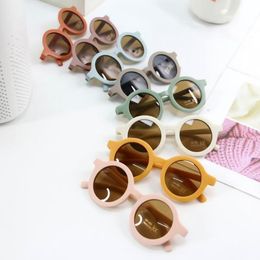 Kids Sunglasses Lovely Cartoon Girls Sun Glasses Retro Round Frame Eyewear Shades Children Beach Eyeglasses UV400 Outdoor Accessories 17 Colours BT6569