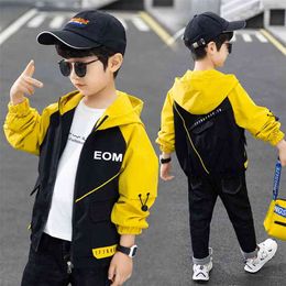 Fashion Teenage Hooded Jackets Spring Fall Children Patchwork Outerwear Trench Coats Toddler Kids Sport Jacket Clothes 8 12Years 210622