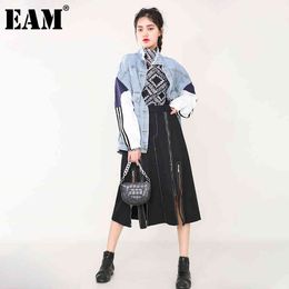 [EAM] Loose Fit Blue Big Size Spliced Denim Jacket Stand Collar Long Sleeve Women Coat Fashion Spring Autumn 1DD437505 21512