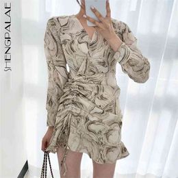 Elegant Ink Halo Printed Dress Women's Spring V-neck Cross Drawstring Pleated Irregular Ruffle Dresses 210427