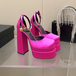Moda donna sexy pompe sandali scarpe impreziosite da cristalli piattaforma in raso tacchi alti designer scarpe da donna di lusso scarpe da sposa festa da ballo scarpe da ballo