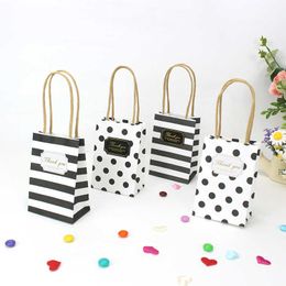 50pcs 12x8x5cm Stripes/Points Paper Bags with Handles Wedding Favours and Gifts for Guests Candy Box and Gift Bags Packaging 210724