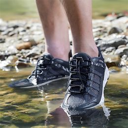 Men Aqua Shoes Barefoot Women Beach Quick Dry Wading Sneakers Breathable Hiking Sport Lovers Upstream Water Y0714