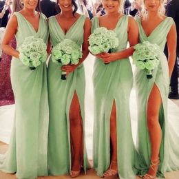 Mint Green Bridesmaid Dresses Chiffon V Neck Sleeveless Sheath Side Slit Floor Length Plus Size Maid of Honor Gown Country Beach Wedding Formal Evening vestidos