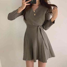 JXMYY gentle wind cross V-neck design knitted dress female autumn and winter lace-up net red sweater pleated bottoming skirt 210412