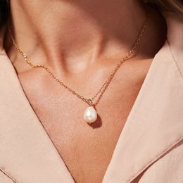 -Collar de cadena de acero inoxidable de color oro elegante 2021 Acceso al collar de la perla de agua dulce.