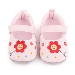 Baby Girls Shoes Prewalker Girls First Walkers Newborn Baby Crib Shoes Autumn Embroidered Toddlers Girls Princess Shoes
