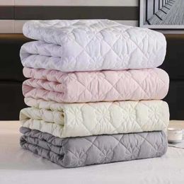 Sheet Solid Thicken Quilted Mattress Cover King Queen Size Bed Protector Pad Anti-Bacteria Topper Air-Permeable 210626