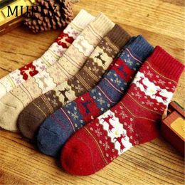 1Pair Winter Women Socks Keep Warm Christmas Gift Mid-calf Socks Snowflake Deer Comfortable Soft Sokken Calcetines Mujer Y1119