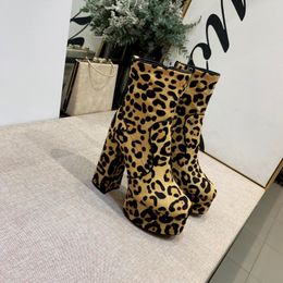 Europäische Luxusmode, kurze Damenstiefel, hoher, dicker Absatz, dicker Boden, wasserdichte Plattform, sexy Bankettstiefel aus Leder mit Leopardenmuster, Größe 35–41