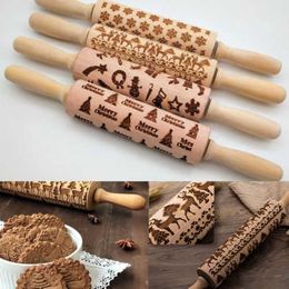 Christmas Design Wooden Rolling Pins Engraved Embossing Roller for Cookies Noodle Biscuit Cake Fondant Bakeware Rolling Pin 211008