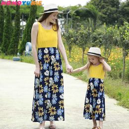 Sommer ärmellose Mutter Mama und ich Kleidung Familienlook Kleid Sommer kariertes passendes Familienoutfit Mama Mama und Tochter Kleid 210713