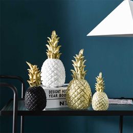 Modern Style Resin Pineapple Crafts Home Decoration Ornament Golden Fruit Creative Living Room Desktop Decor 211105