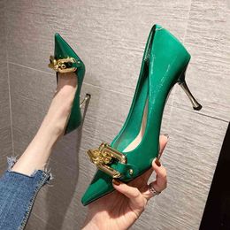 Заостренные штриховые одно обувь Женщины 2021 Весна и осень Новые Зеленые Патентные Кожа Высокие каблуки Женщины Y220225