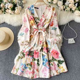 Spring Autumn Women Sexy V-neck Floral Print Beach Dress Casual Puff Sleeve Button Sash Tie Up 210430