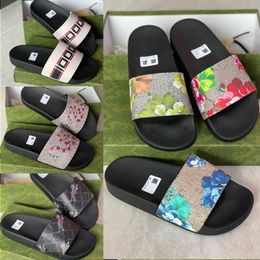 Ayakkabı Yaz Kadın Terlik Slaytlar Terlik Çiçek Sandal Moda Erkek Erkekler Tasarımcılar Flats Seksi Kauçuk Sandalet Eski Plaj 2021 Bayan Lux Iewx