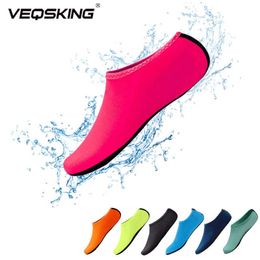 Swimming Water Shoes, Aqua Beach Shoes, Summer Outdoor Seaside Diving Socks slippers For Women Men Y0714