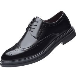 Hochwertige klassische Leder-Herren-Luxus-Freizeitschuhe, Schnür-Bullock-Business-Kleid-Oxfords-Schuhe, formelle Herrenstiefel 38-47