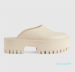 2021 Luxus Womens Sandals Herren Hausschuhe Schlittendesigner Süßigkeiten Farbe flache High Heels Gummi -Slipper -Gelee -Schuhe Flip Flops Rutschen im Freien 396