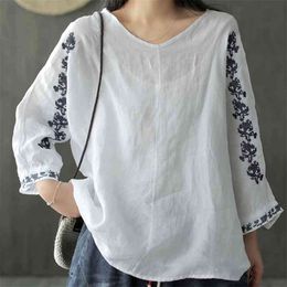 Spring Arts Style Women Long Sleeve Loose Tee Shirt Femme Tops cotton linen Embroidery Vintage V-neck Tshirt Plus Size S748 210512