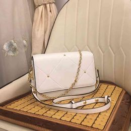 2021 Winter New Luxury Digner Handbag Sheep Studded Ladi Shoulder Bag Flip Diagonal Bag 2021 Medium Fashion Women's BagQZRI