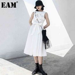 [EAM] Women White Casual Bow Bandage Pleated Dress Round Neck Sleeveless Loose Fit Fashion Spring Summer 1DD8471 21512