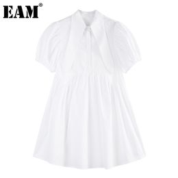 [EAM] Women White Ruffles Pleated Elegant Dress Lapel Short Puff Sleeve Loose Fit Fashion Spring Summer 1DD7855 210512