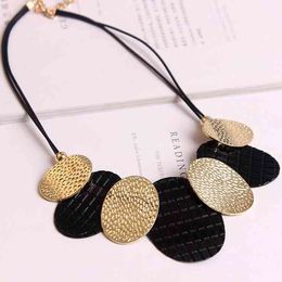 Winter Necklace Women's Accessories Clothing Exaggerated Design Temperament Sweater Chain Autumn and Short Style Simple Atmosphere