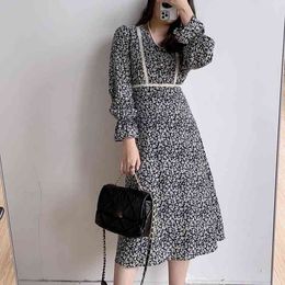 Spring Vintage Print Butterfly Long Sleeve Dresses for Women Elegant Lace Patchwork Vestidos Mujer V-Neck Femme Robe 210514