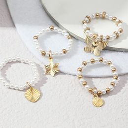 -4 teile / satz Nette Multi Perlen Imitation Pearl Ring Goldene Herz Stern Schmetterling Anhänger Einstellbare Seilkettenringe Für Frauen