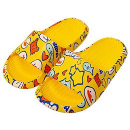 Chinelos infantis verão menina casual flip flops crianças bebê menino animal imprime anti deslizamento para casa desenhos animados banheiro sapatos QQ483 210712