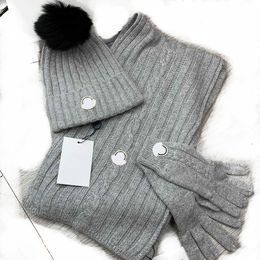 Winter designer scarf hat gloves classic suit curved cashmere beanie cap luxury Scarves Designers men sports warm ski glovess hats
