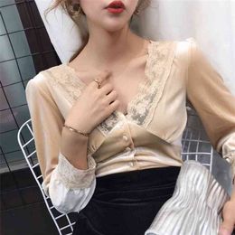 Lady Lace V-neck Long-Sleeved T-shirt Women's Autumn Fashion Slim Shirt Solid Colour Vintage Clothes Blouse P035 210527
