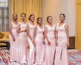 2021 African Baby Pink Mermaid Bridesmaid Dresses V Neck Pearls Zipper Back Split Floor Length Plus Size Wedding Guest Maid of Honour Gowns