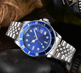 Mens relógios estilo clássico Movimento de quartzo moda casual relógio de aço inoxidável de aço inoxidável com calendário montres