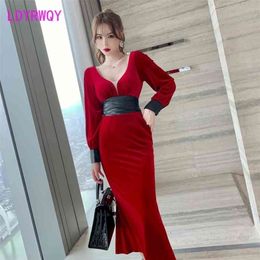 Retro red buttocks show thin V-neck velvet dress women's spring Office Lady Polyester Solid Sheath 210416