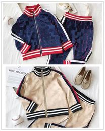 Ropa de bebé para niños Diseñador Ropa Conjuntos Nuevos Chándales de impresión de lujo Jackets de la carta de moda + Joggers Casual Sports Style Sudadera Boys Ropa