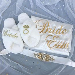 -Personalisierte weiche Florry-Hausschuhe Satin-Robe Set für Valentinstag Hochzeit Geburtstag Bachelorette Party Braut Brautjungfer Geschenke Favor