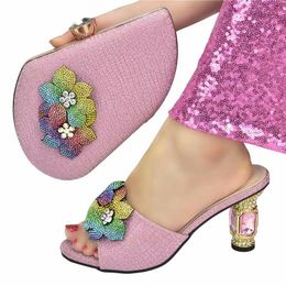 pink matching shoes and bolsas for weddings