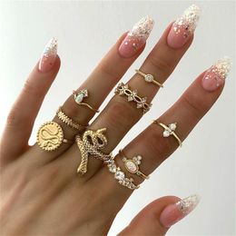 Cluster Rings 9 Pcs/ Set Boho Carving Snake Flower Leaf Round Geometry Gold Crystal Gem Joint Ring Female Personality Party Irregular
