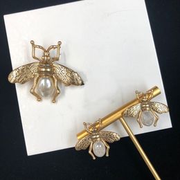 2022 retro bee letter pearl brooch brass material wild temperament earring set female high quality fast delivery