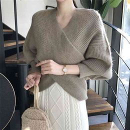 Autumn and winter thick Korean version of cross V neck bat sleeve ladies temperament knitting pullover sweater women wear 210416