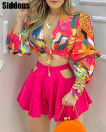 New Women Two Piec Set Print Deep V Neck Colorblock Lantern Sleeve Croop Top & Cutout Plain Shorts Set Y0702