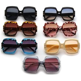 Fashion Sunglasses Unisex Personality Stripe Sun Glasses Rice Nails Adumbral Anti-UV Spectacles Oversize Frame Eyeglasses Ornamenta A++