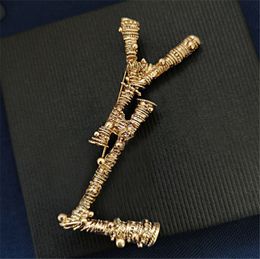 -Luxus Modedesigner Männer Frauen Brosche Pins Marke Gold Brief Brosche Pin Anzug Kleid Pins Für Dame Technische Daten Designer Schmuck 4 * 7 cm