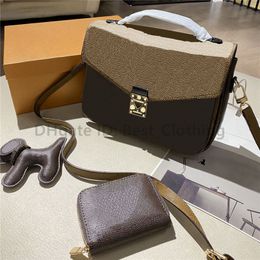 2021 New 1+2 Designer decorate Pendant Letter Lady Fashion Shoulder Bags Colour Matching Metallic Genuine Leather Street Style Lock Hasp Envelope Handbags
