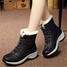 Mulheres Inverno Botas Senhoras Luz Feminina Marca Moda Casual Couro Designer Luxo Ankle Fur Boots Sapatos Mulher Neve Botas WHQFC