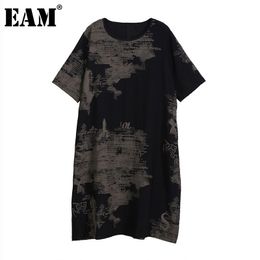 [EAM] Women Black Big Size Casual Printed Dress Round Neck Short Sleeve Loose Fit Fashion Spring Summer 1DD8547 21512