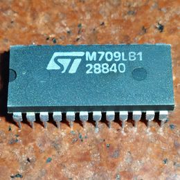 M709LB1 , INFRARED, TRANSMITTER Electronic Components Chips dual in-line 24 pin dip plastic package . Integrated circuits ICs PDIP24